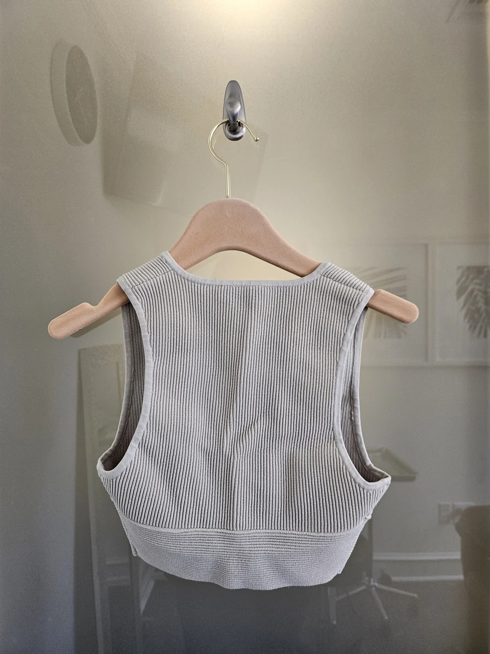 Babaton / Aritzia Ribbed V-Neck Cropped Tank - Light Beige Size Small